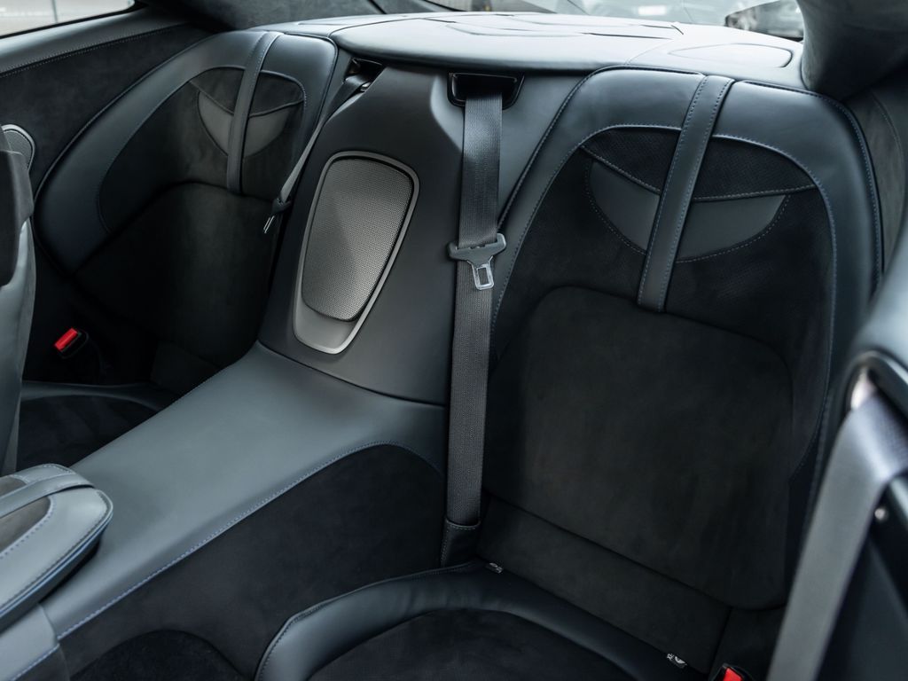 Aston Martin DBS 2023