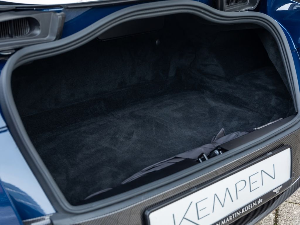 Aston Martin DBS 2023