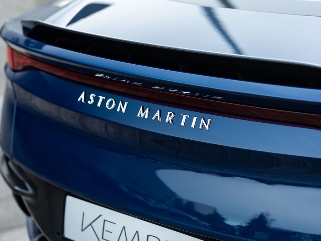 Aston Martin DBS 2023