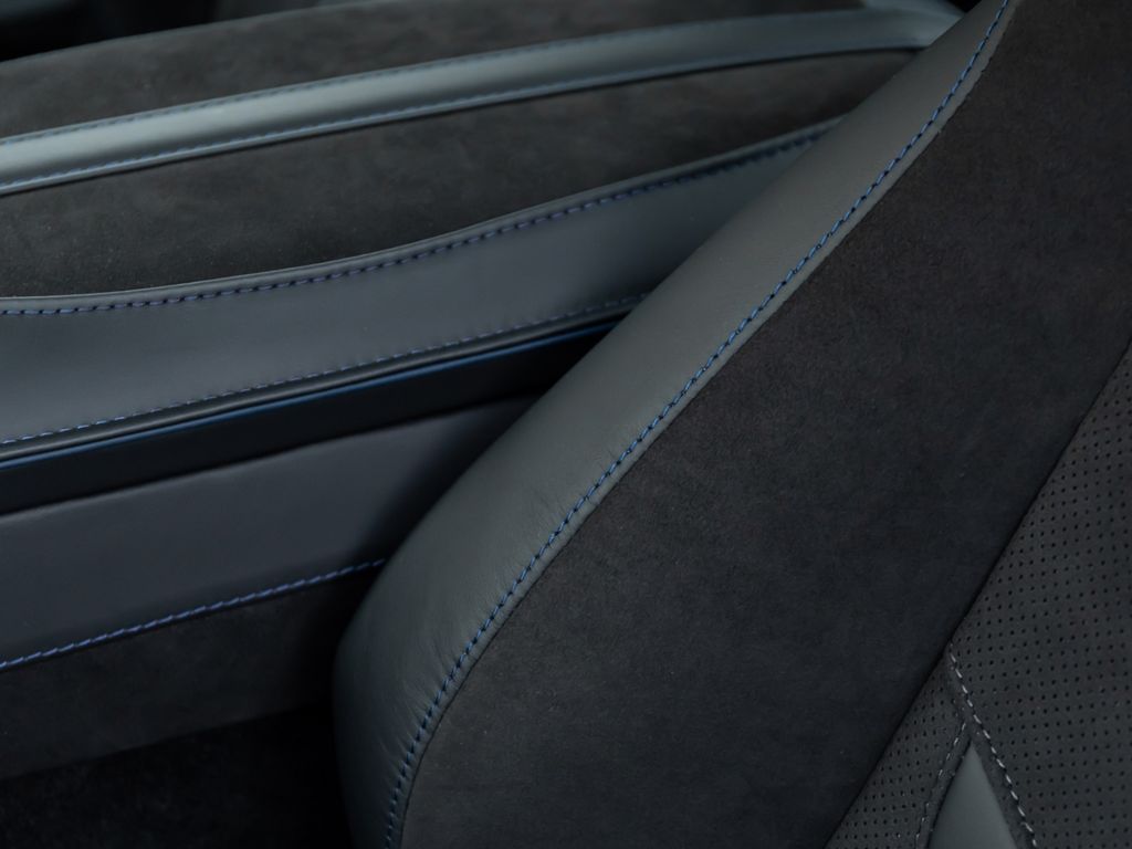 Aston Martin DBS 2023