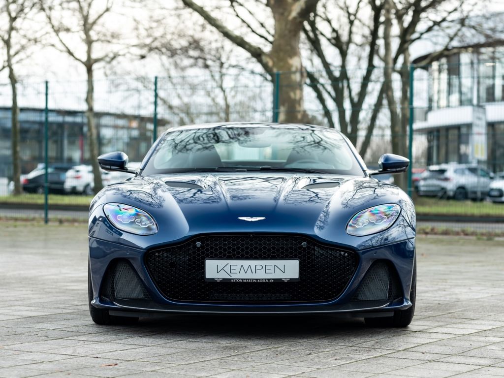 Aston Martin DBS 2023