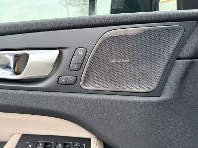 Volvo XC60 2025