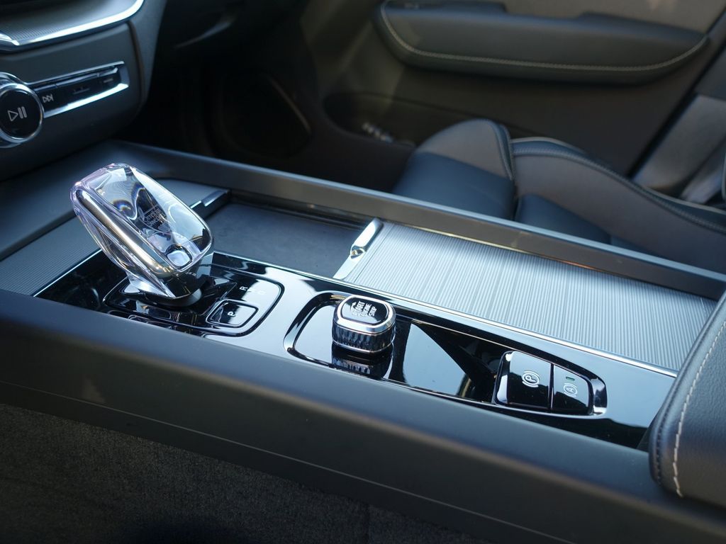 Volvo XC60 2025