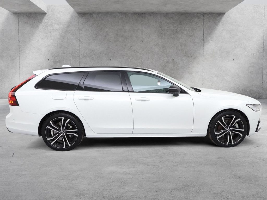 Volvo V90 2025