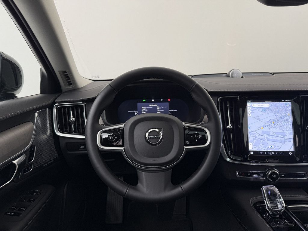 Volvo V90 2025