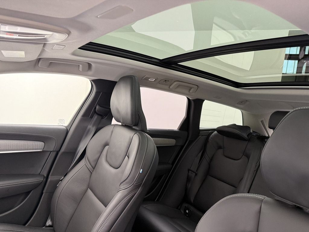 Volvo V90 2025