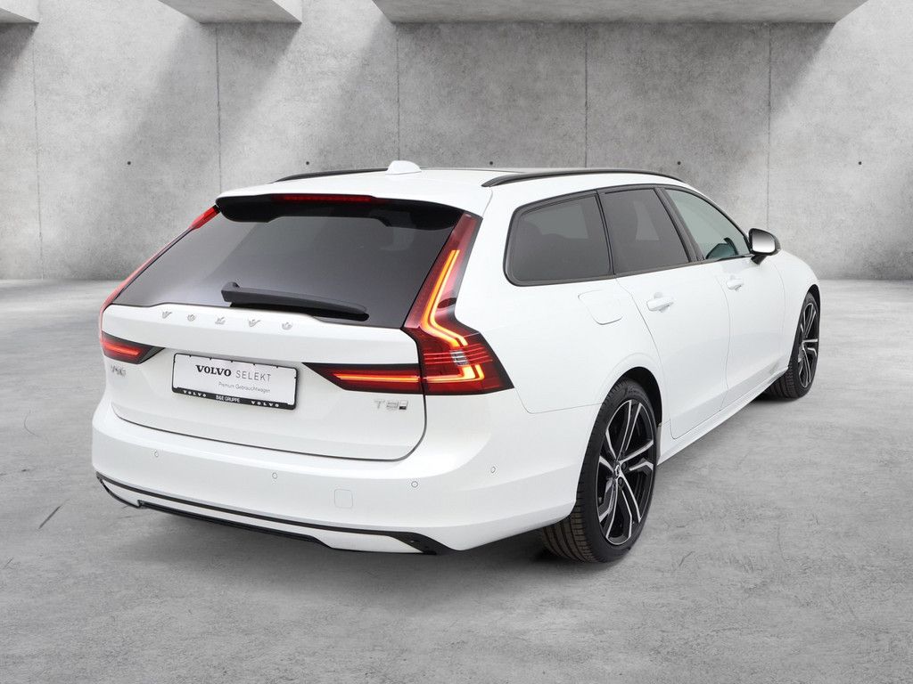Volvo V90 2025