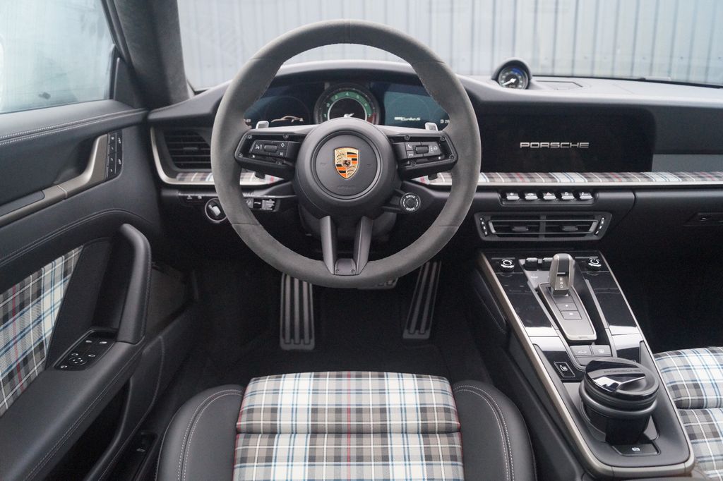 Porsche 992 2025