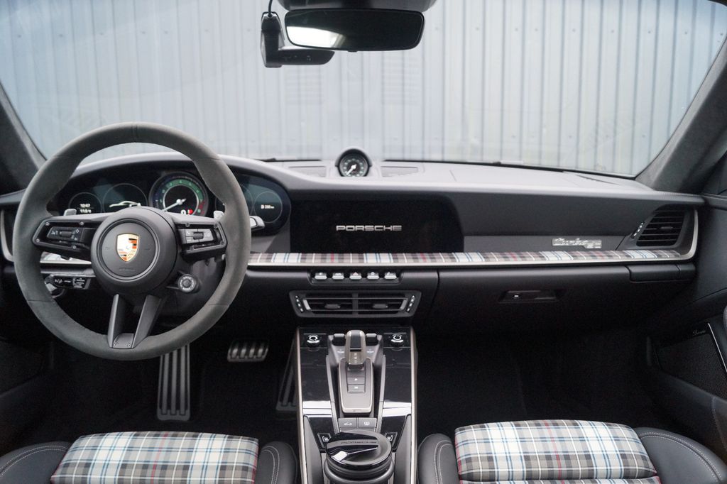 Porsche 992 2025