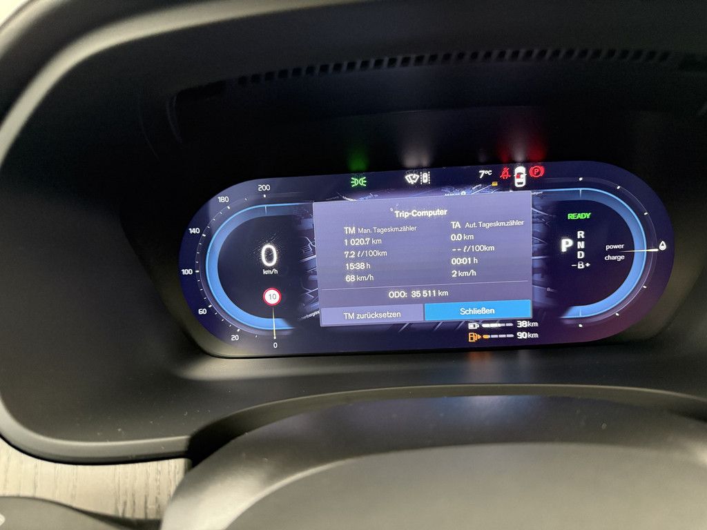 Volvo V90 2025