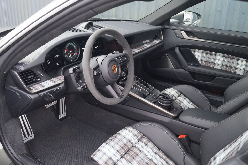 Porsche 992 2025