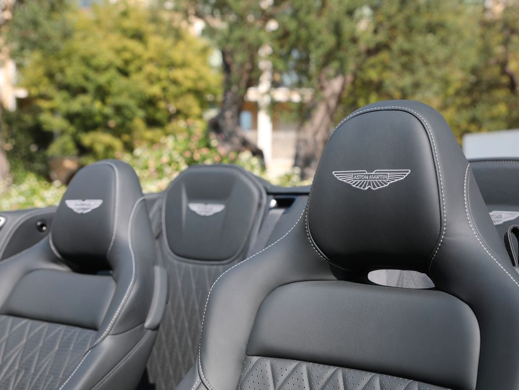 Aston Martin DB12 2025