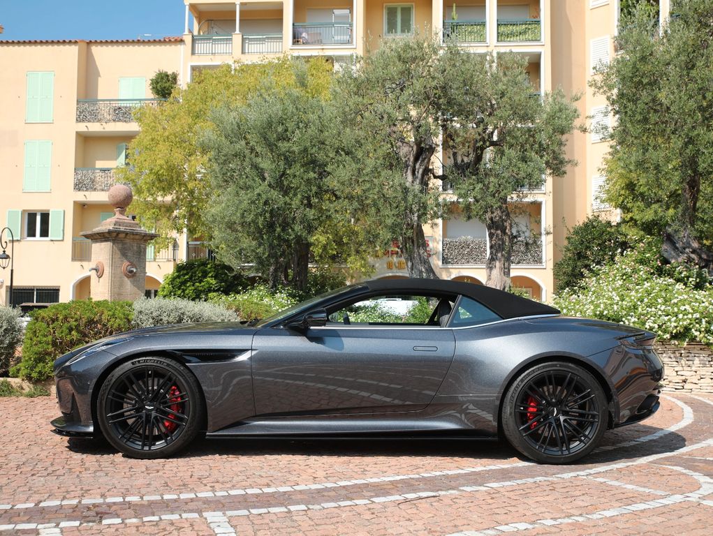 Aston Martin DB12 2025