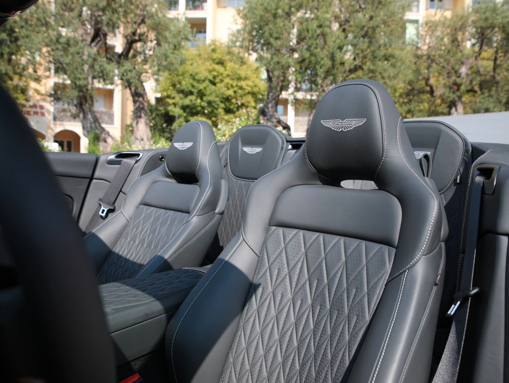 Aston Martin DB12 2025