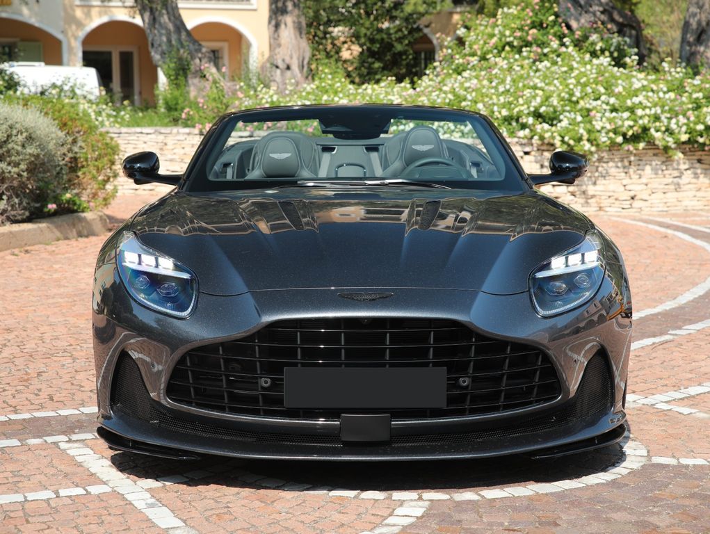 Aston Martin DB12 2025