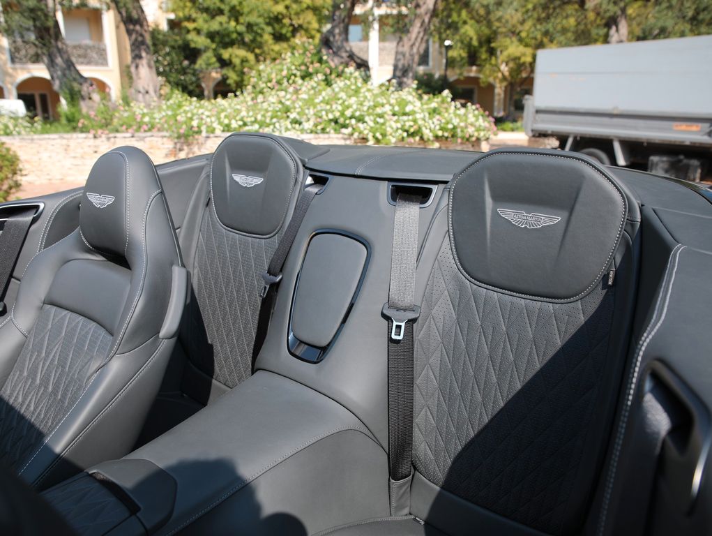 Aston Martin DB12 2025