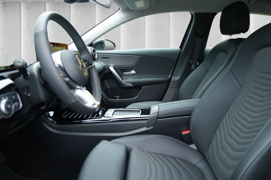 Mercedes-Benz A 180 2024