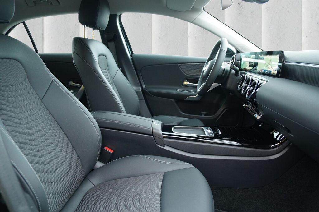 Mercedes-Benz A 180 2024