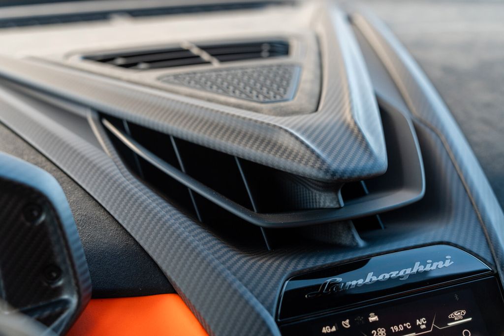 Lamborghini Revuelto 2025