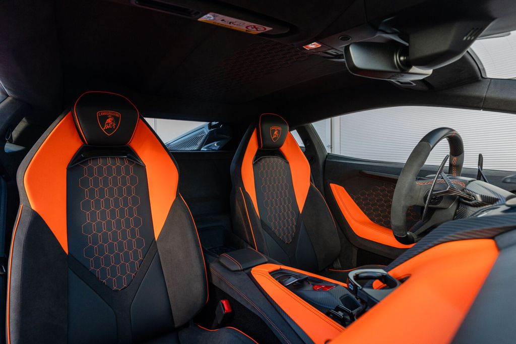 Lamborghini Revuelto 2025