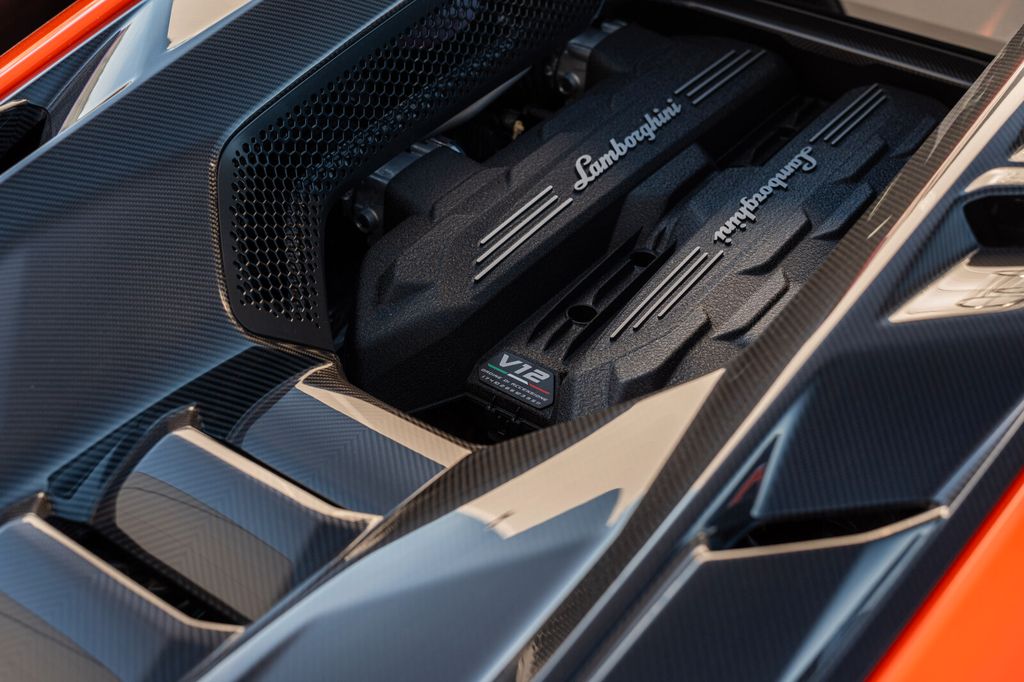 Lamborghini Revuelto 2025