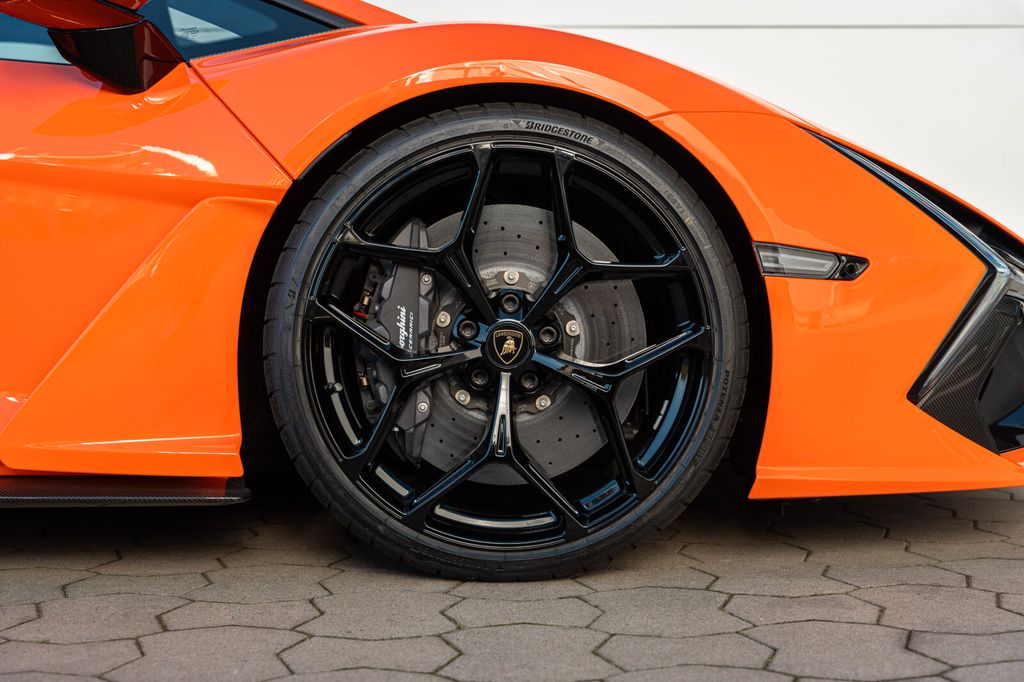 Lamborghini Revuelto 2025