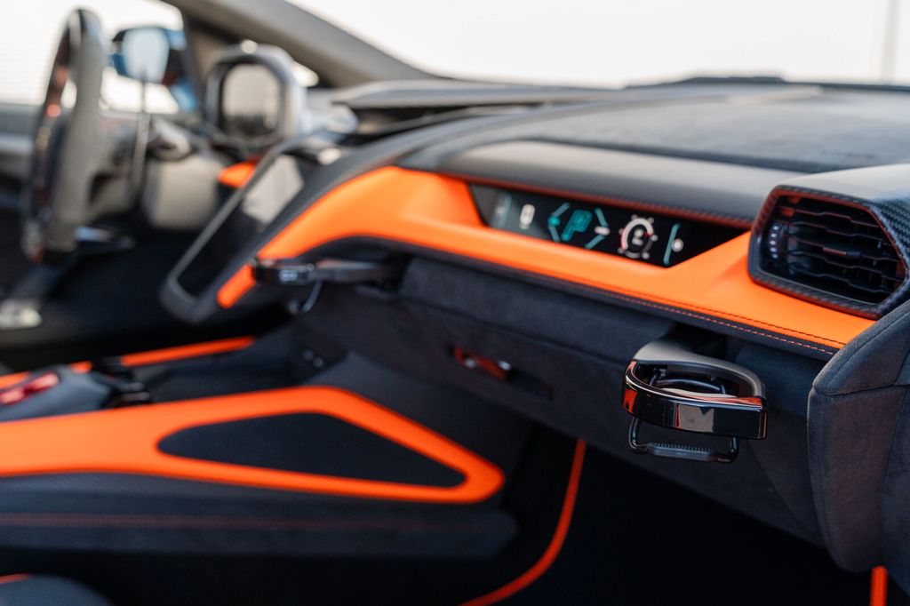 Lamborghini Revuelto 2025