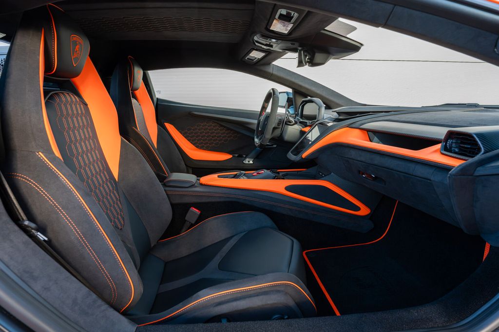 Lamborghini Revuelto 2025