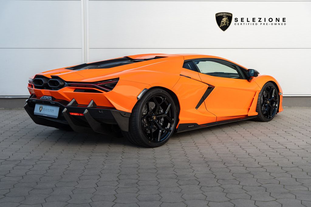 Lamborghini Revuelto 2025