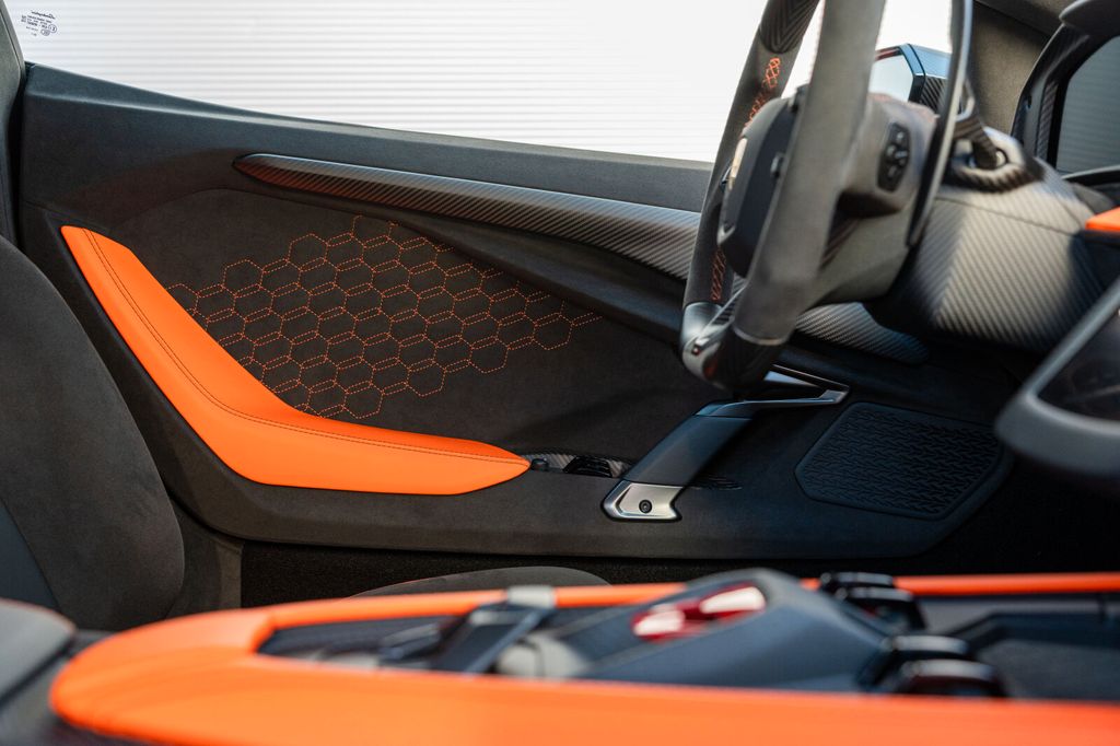 Lamborghini Revuelto 2025