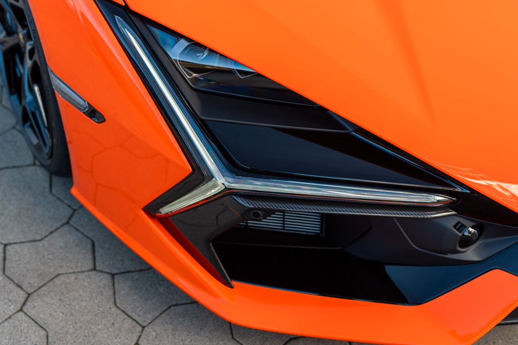 Lamborghini Revuelto 2025