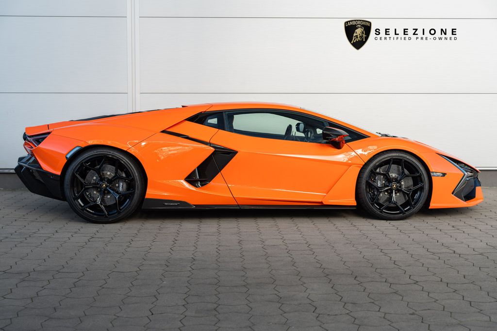 Lamborghini Revuelto 2025