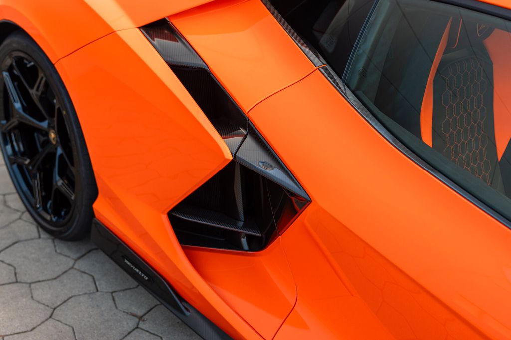 Lamborghini Revuelto 2025