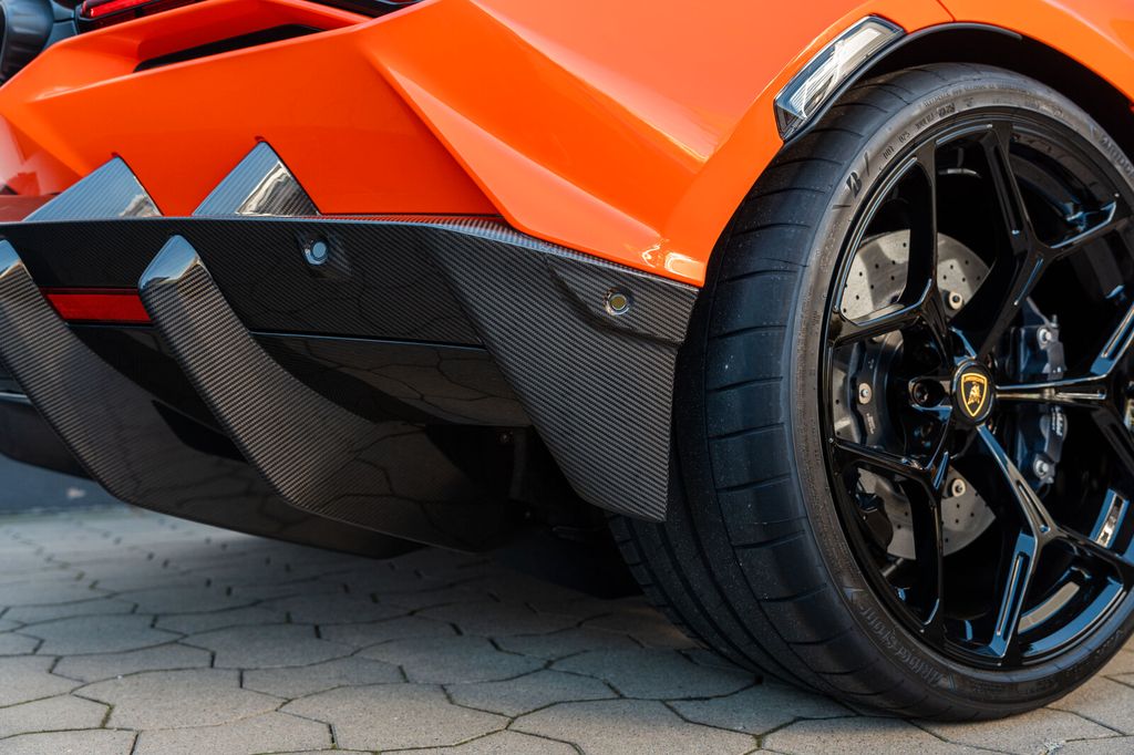 Lamborghini Revuelto 2025