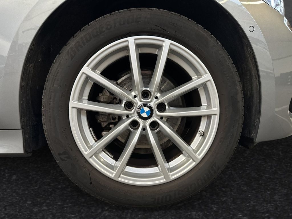 BMW 318 2024