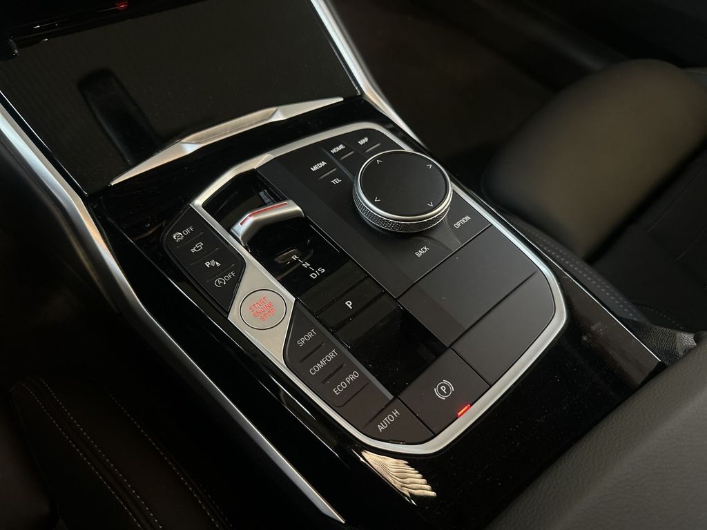 BMW 318 2024