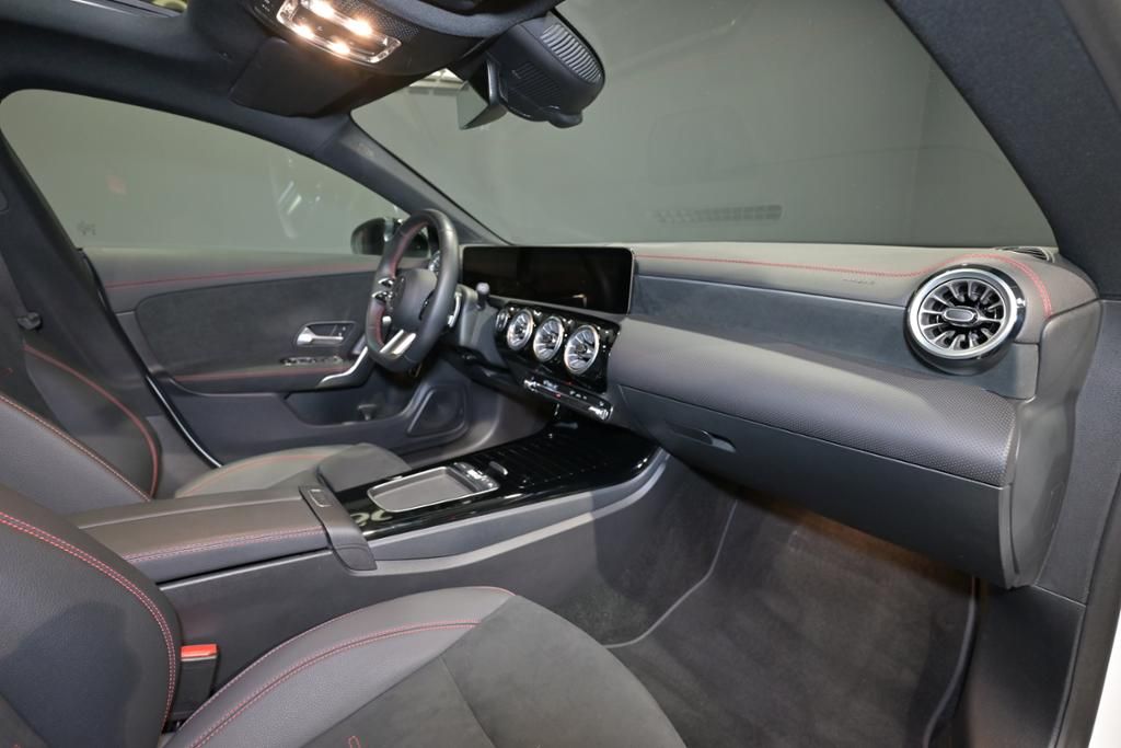 Mercedes-Benz CLA 200 2024