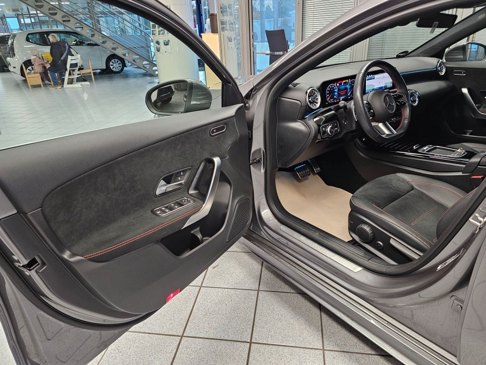 Mercedes-Benz A 180 2025