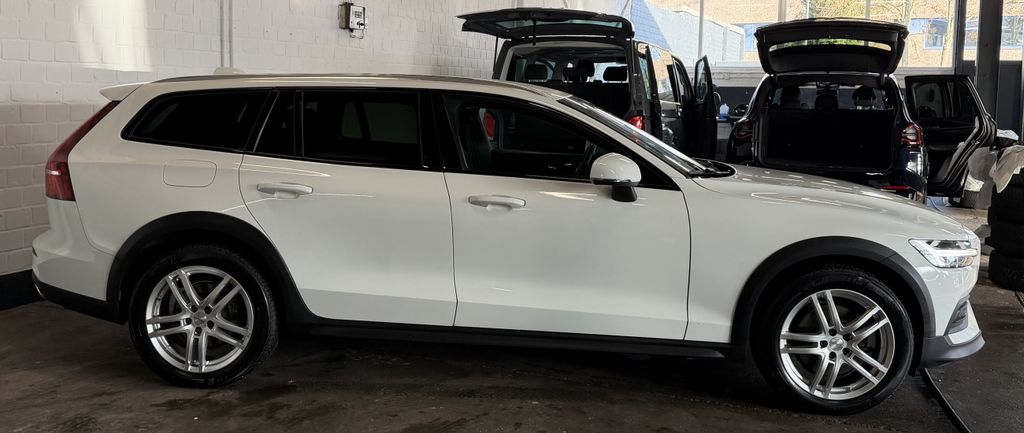 Volvo V60 Cross Country 2022