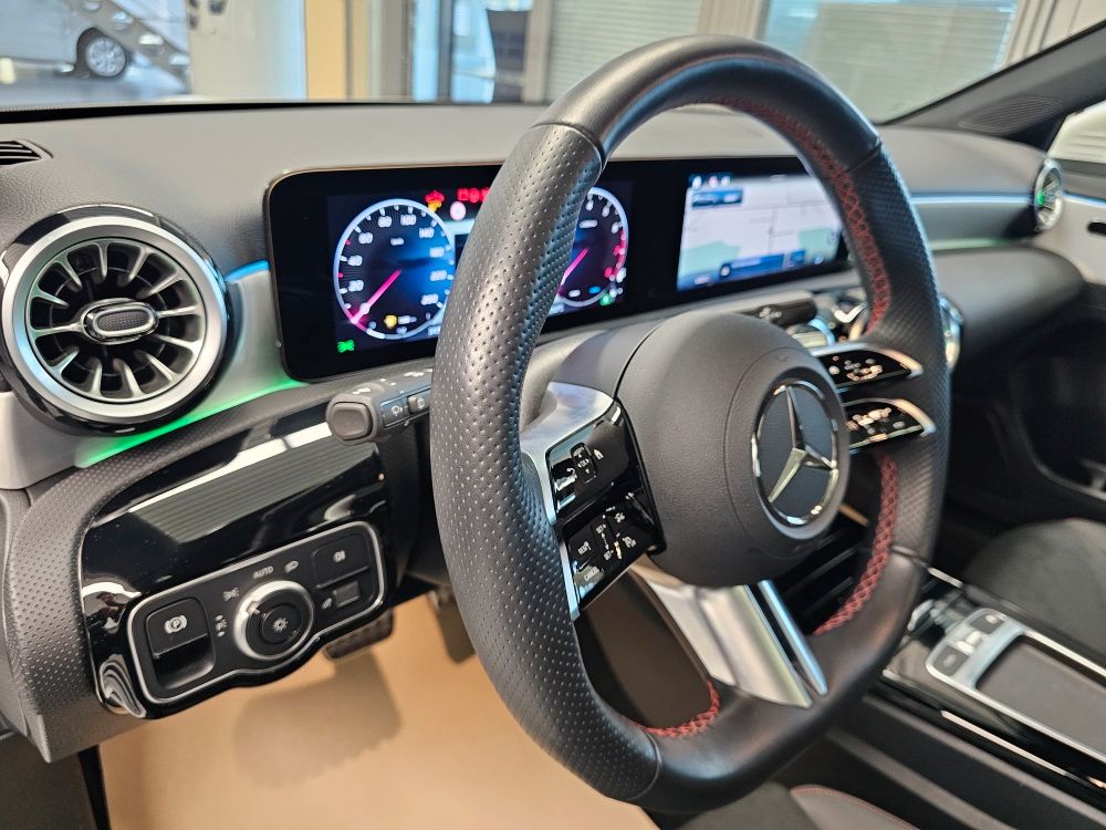 Mercedes-Benz A 180 2025