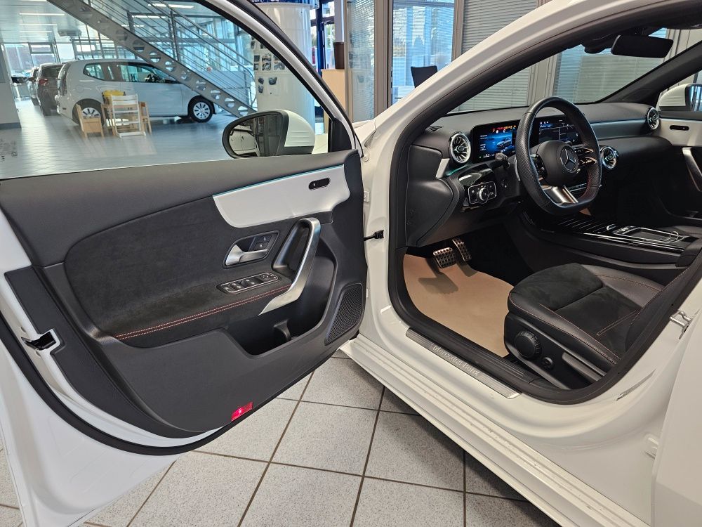 Mercedes-Benz A 180 2025