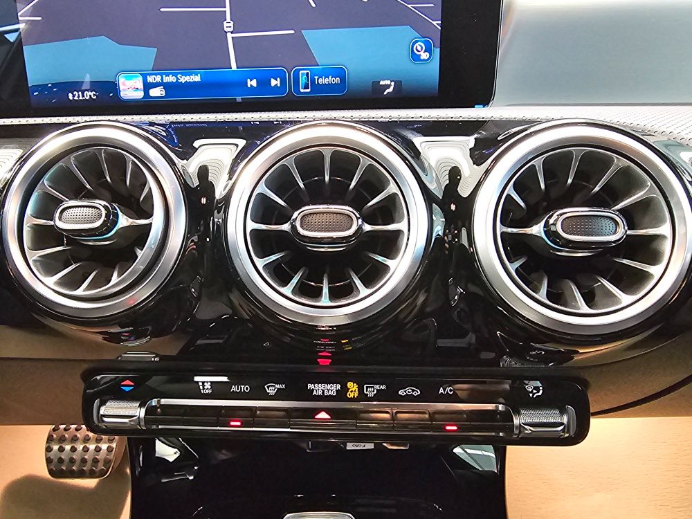 Mercedes-Benz A 180 2025