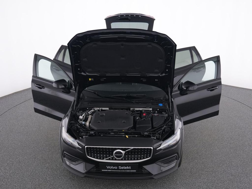 Volvo V60 Cross Country 2023