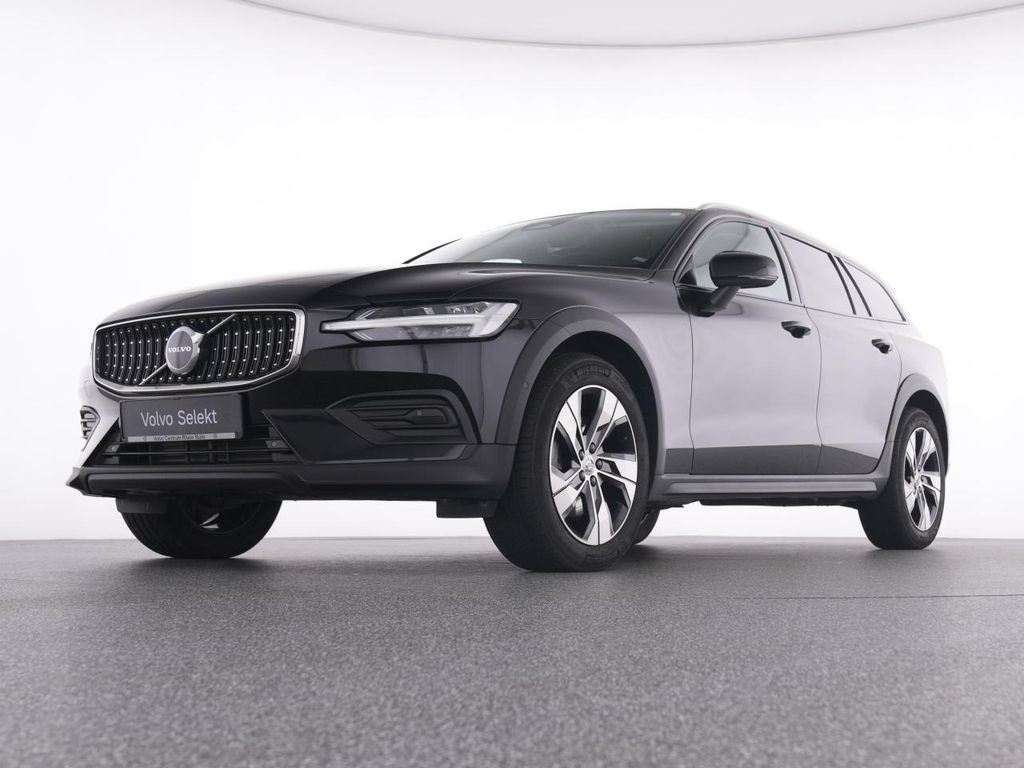 Volvo V60 Cross Country 2023