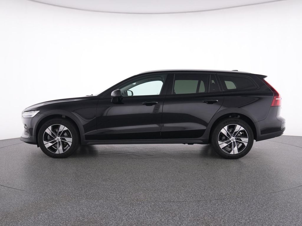 Volvo V60 Cross Country 2023