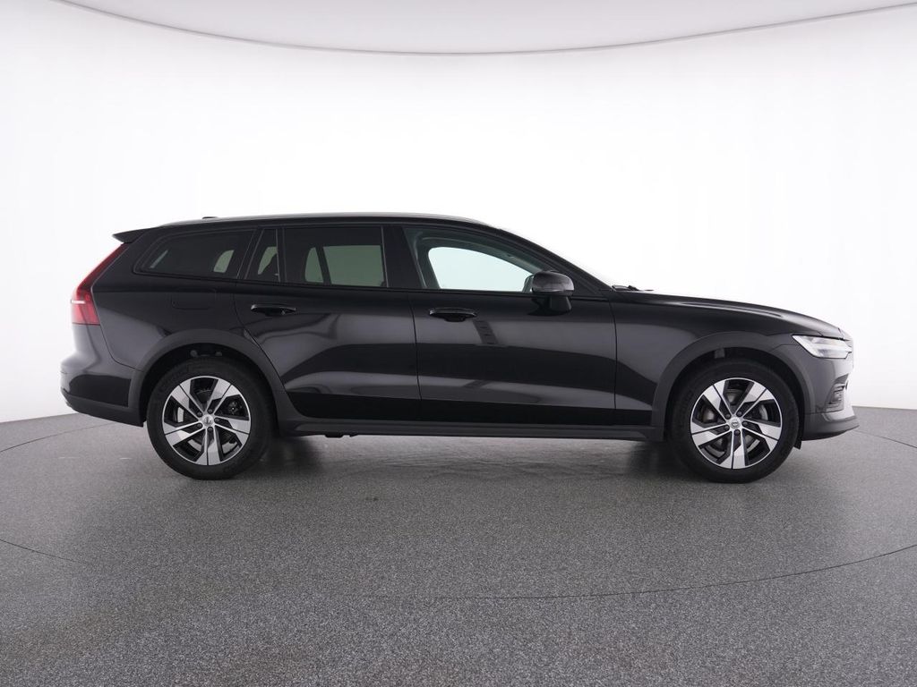 Volvo V60 Cross Country 2023