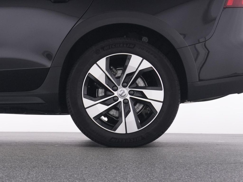 Volvo V60 Cross Country 2023