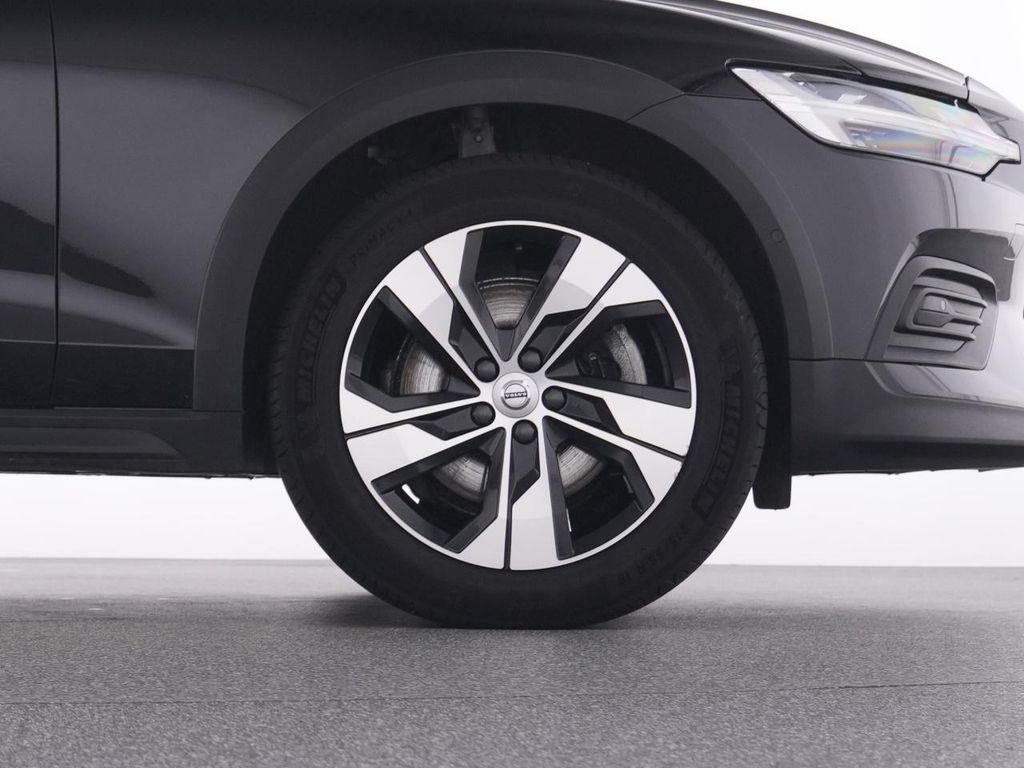 Volvo V60 Cross Country 2023