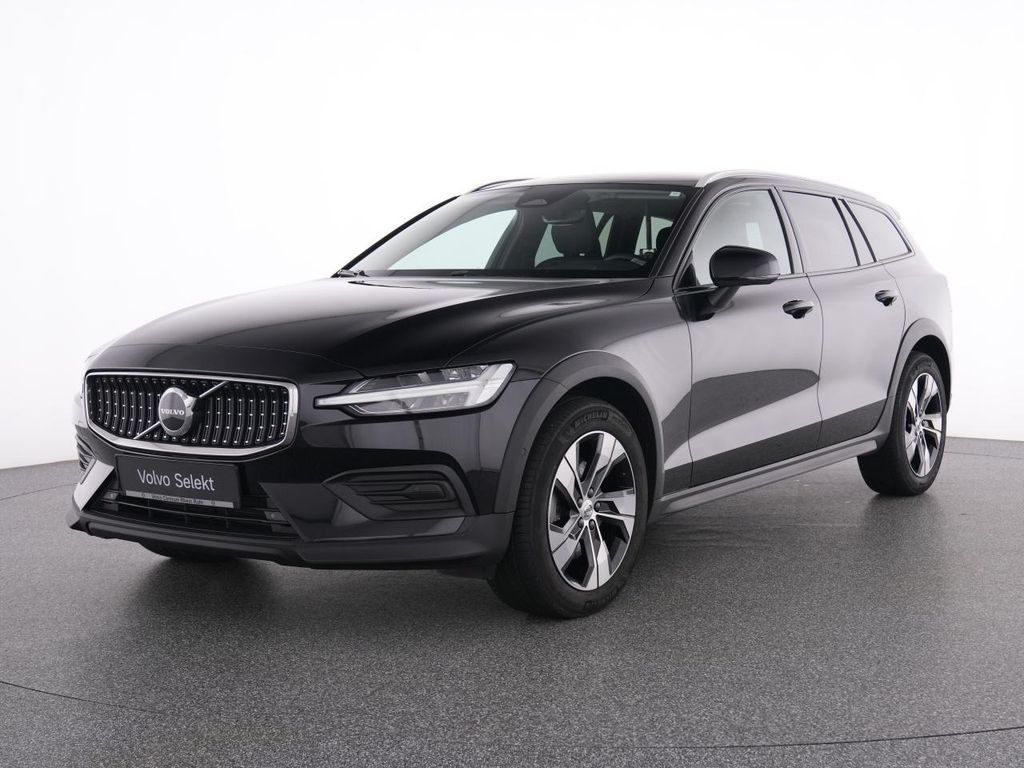 Volvo V60 Cross Country 2023