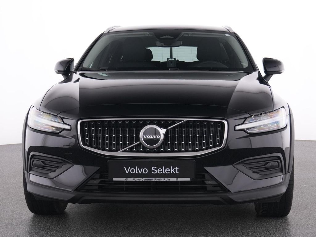 Volvo V60 Cross Country 2023